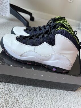 Jordan Kids High-Top Sneakers in White, Black and Green 10 Retro(GS)
